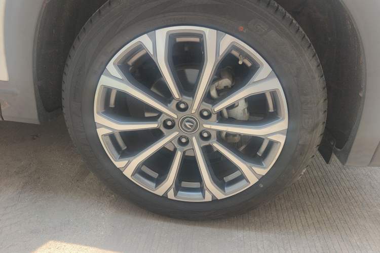 Used CHANGAN CS85 COUPE 2021 1.5T DCT Luxury Edition Right Front Wheel Hub