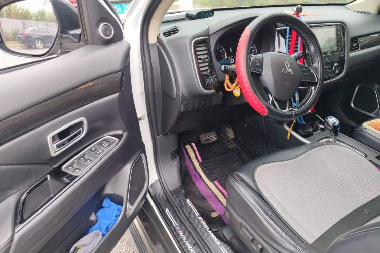 Used Mitsubishi Outlander 2019 2.0L Two-Wheel Drive Comfort Edition 5 Seats China V Standard
