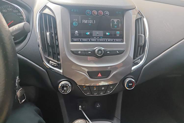 Used Chevrolet Cruze 2018 320 Automatic Pioneer Sunroof Edition Audio And AC Panel