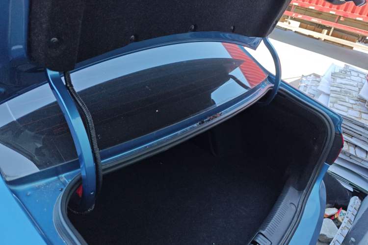 Used Roewe i6 2019 PLUS 20T TST 4G Connected Flagship Superb Edition Trunk