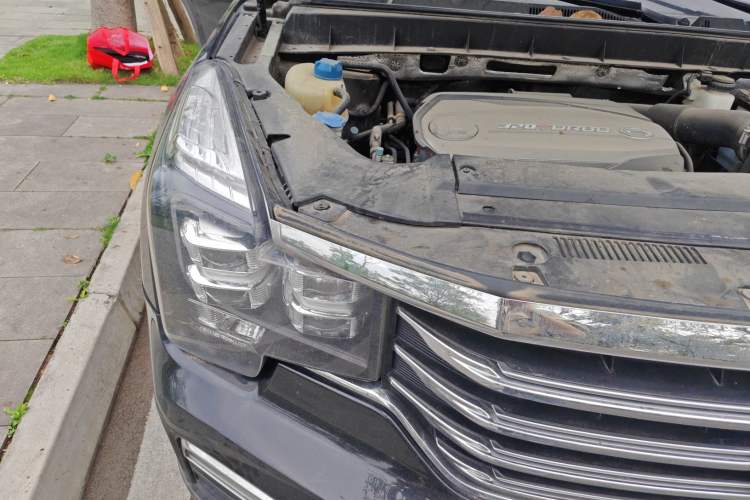 Used GAC Trumpchi GS8 2017 320T Two-Wheel Drive Luxury Smart Connectivity Version (7 Seats) Right Front Headlight