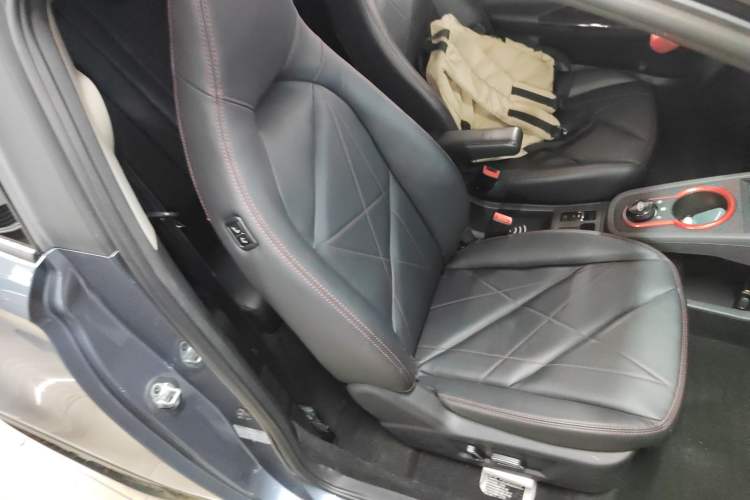 Used Chery QQ Little Ant 2022 Revised Version Sweet Pink Edition Half-Sugar Version Lithium Iron Phosphate 30.7 kWh 30 kW 301 km Right Front Seat