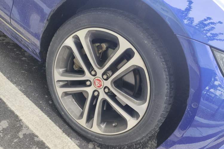 Used Jaguar XEL 2020 2.0T 200 PS R-DYNAMIC S Advanced Sport Edition Right Front Wheel Hub