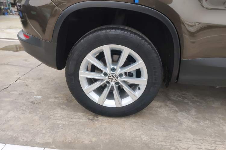 Used Volkswagen Tiguan 2017 300TSI Automatic Two-Wheel Drive Silk Road Comfort Edition Right Rear Wheel Hub