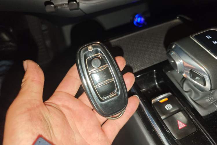 Used Hongqi E-QM5 2022 431 km Charge & Enjoy Edition