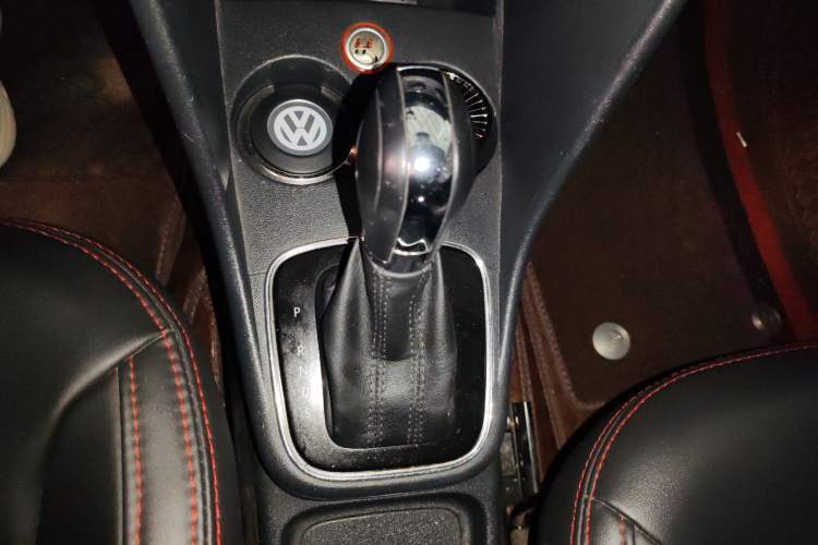 Used Volkswagen Polo 2016 1.6L Automatic Comfort Model Gear Lever