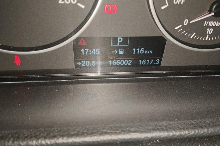 Used BMW 3 Series 2016 320Li Fashion Model Odometer Close Up