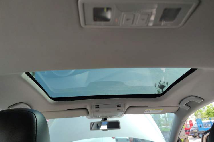 Used Volkswagen Golf 2015 1.4TSI Automatic Luxury Model Headliner