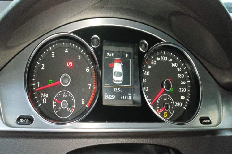 Used Volkswagen FAW-Volkswagen CC 2015 2.0 TSI Ultimate Model Instrument Cluster