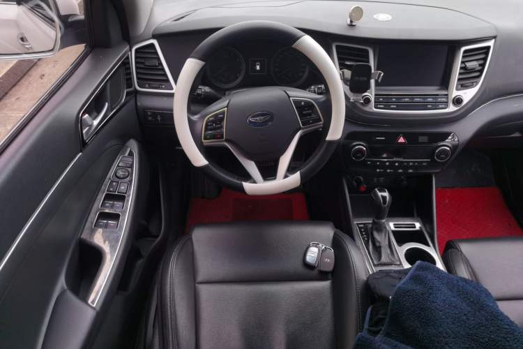 Used Hyundai Tucson 2015 1.6T Dual-Clutch Two-Wheel-Drive Smart Model Steering Wheel