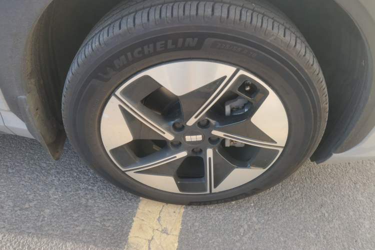 Used Geely Galaxy E5 2024 530 km Exploration+ Version Right Front Wheel Hub