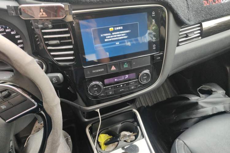 Used Mitsubishi Outlander 2019 2.4L 4x4 Zhi Xiang Edition 5 Seats China V Emission Standard Audio And AC Panel