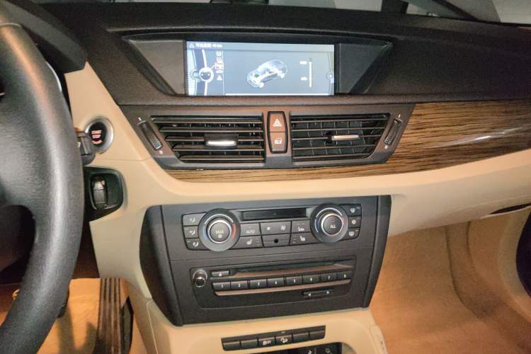 Used BMW X1 2012 xDrive20i Audio And AC Panel