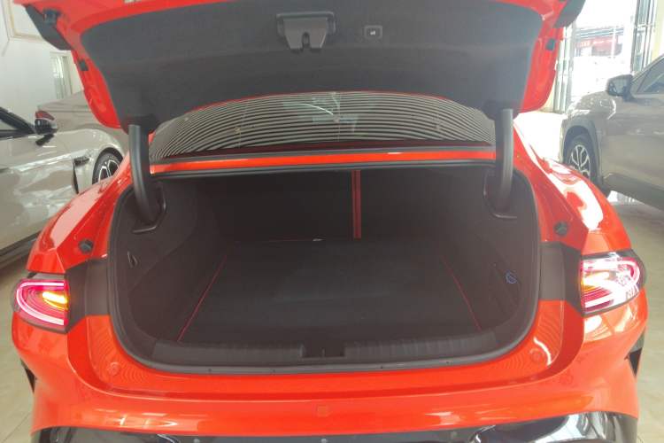 Used Xiaomi Auto SU7 2024 Four-Wheel Drive Ultra-Long Range Advanced Intelligent Driving Max Edition Trunk