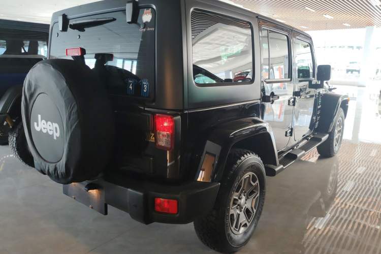 Used Jeep Wrangler 2017 3.0L Sahara Four-Door Comfort Edition
