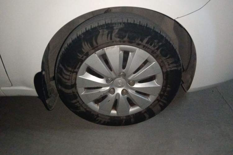 Used Haima Fumei 2013 Sedan 1.6L Manual Fashion Edition Right Front Wheel Hub