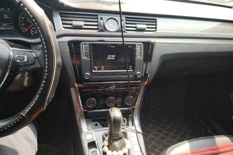 Used Volkswagen Passat 2017 330TSI DSG Luxury Edition Audio And AC Panel