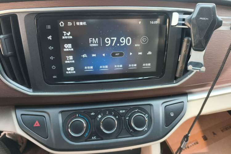 Used FORTHING Lingzhi 2020 M5L 1.6L Luxury 7-Seater Audio And AC Panel