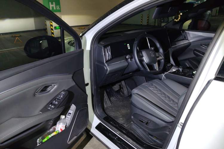 Used BYD Song L DM-i 2025 Intelligent Driving Version 160 km Beyond-Range Type Driver Seat