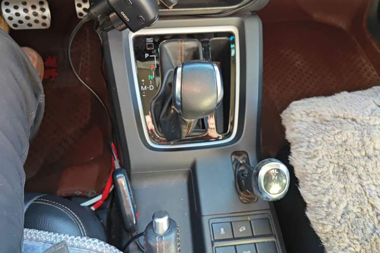 Used BAIC Off-Road BJ40 2016 40L 2.3T Automatic All-Wheel Drive Premium Edition Gear Lever