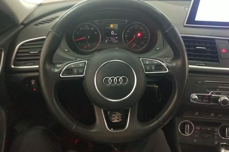 Used Audi Q3 2018 30th Anniversary Edition 35 TFSI Fashion Model Steering Wheel