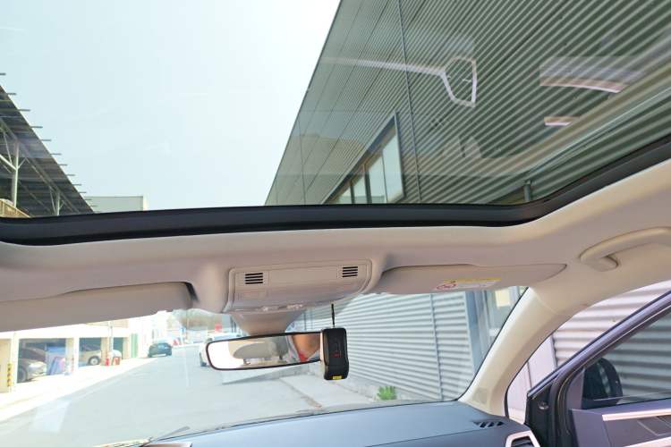 Used Volkswagen Tharu 2024 300TSI Two-Wheel-Drive Moonlight Edition Headliner