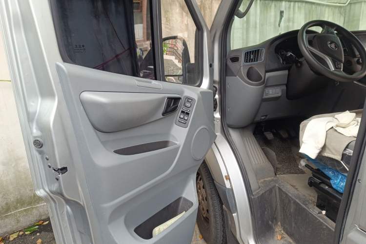 Used Foton Toano 2023 Urban Edition Van 2.0T Manual Short Wheelbase Mid-Height Roof Rear Single Tire 3-Seater Driver Seat