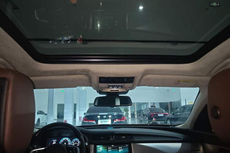 Used Jaguar XFL 2018 XFL 2.0T 250 PS Premium Edition
