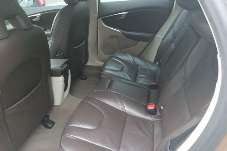 Used Volvo V40 2013 2.0T Zhiya Edition