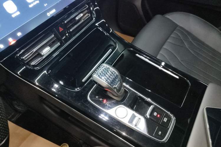 Used GAC Trumpchi M8 2024 Master Series 400T Ultimate Edition Gear Lever