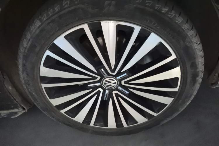 Used Volkswagen Passat 2020 330TSI Prestige Edition China VI Standard Right Front Wheel Hub