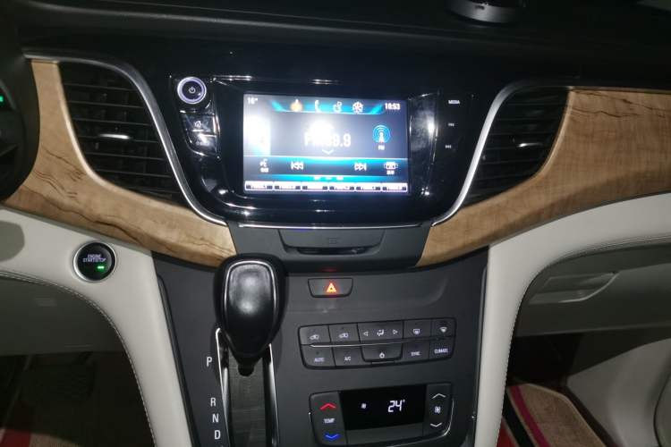 Used Buick GL8 2018 ES 28T Comfort Model China VI Standard