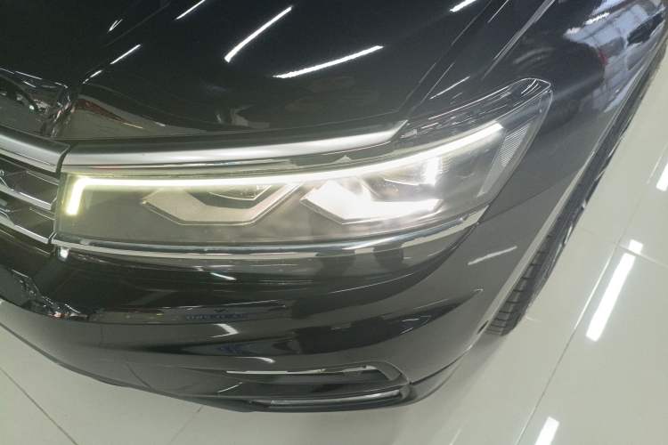 Used Volkswagen Tiguan L 2019 Revised 330TSI Automatic Two-Wheel Drive Smart & Luxury Edition China VI Standard Left Front Headlight