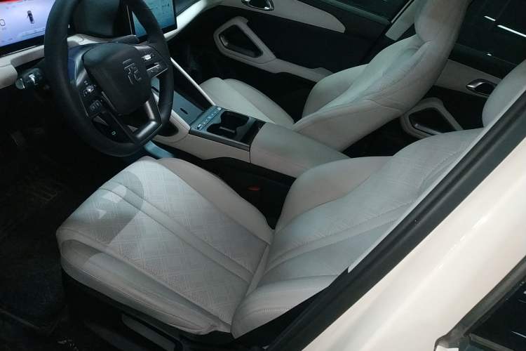 Used BYD Yuan UP 2025 Model 301KM Leading Version
