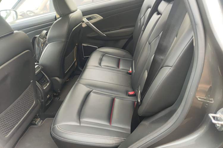 Used Geely Auto Emgrand X7 Sport 2018 1.8TD Automatic Two-Wheel Drive Smart Connect 4G Internet Edition
