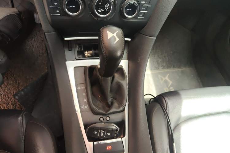 Used DS 5LS 2014 1.6T Luxury Edition THP160 Gear Lever