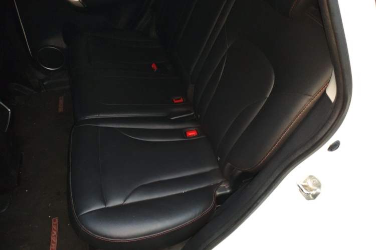 Used Haval H6 2015 Sport Edition 1.5T Automatic Two-Wheel Drive Luxury Model Left Rear Seat