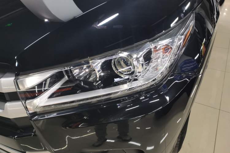 Used Toyota Highlander 2018 2.0T Four-Wheel Drive Luxury Version 7 Seats China VI Standard
