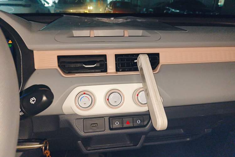 Used Chery QQ Ice Cream 2022 170km Sundae Phosphate Lithium-Ion