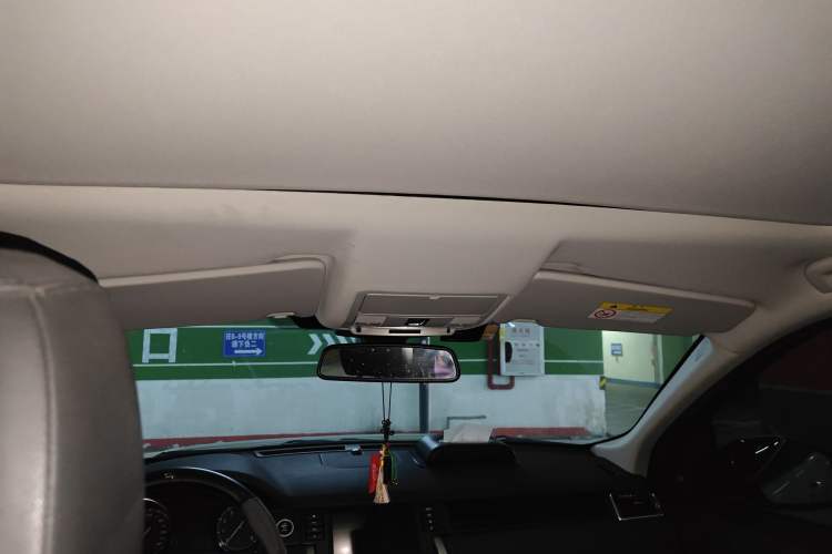 Used Land Rover Discovery Sport 2018 240 PS SE Version Headliner