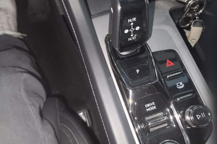 Used Lynk & Co 09 EM-P 2021 2.0T PHEV Halo Six-Seater Gear Lever