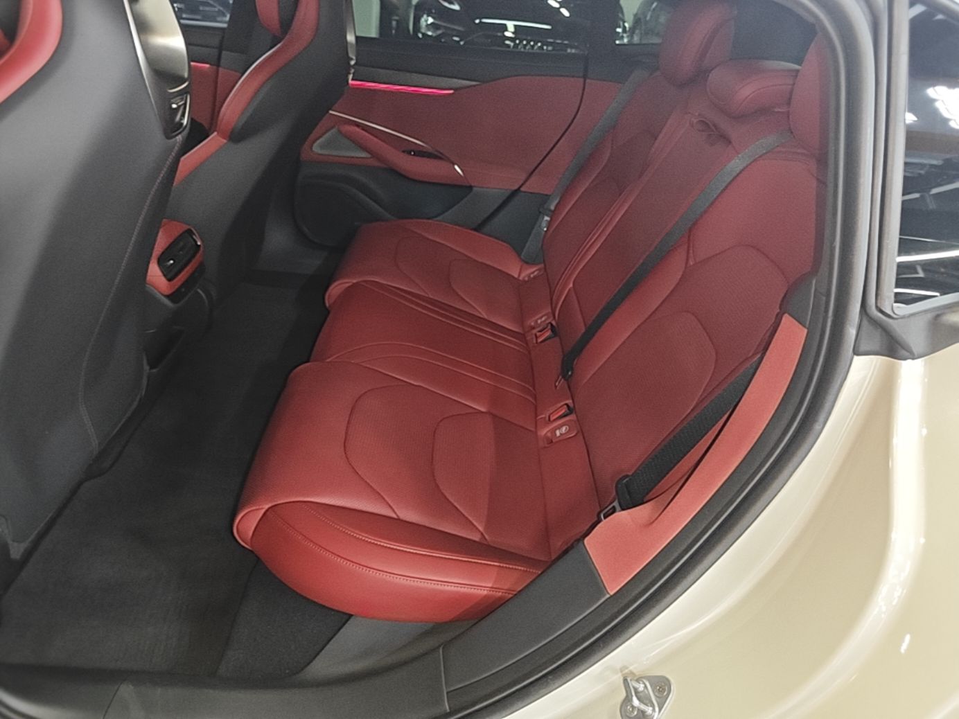 Xiaomi Auto SU7 2024 Four-Wheel Drive Ultra-Long Range Advanced Intelligent Driving Max Edition — снимка 20