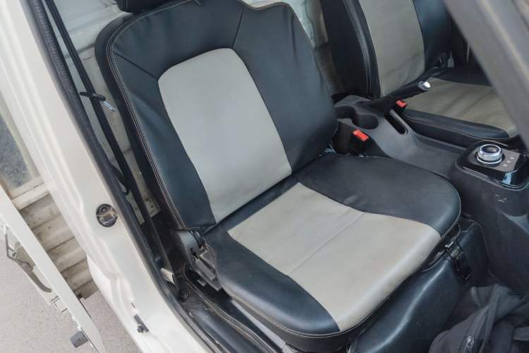 Used Foton Xiangling M New Energy 2023 M2 Long-Wheelbase Flat Cargo Bed Right Front Seat