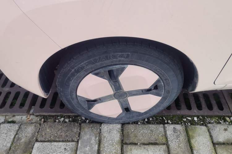 Used Wuling Hongguang MINIEV 2022 Macaron Premium Model – Lithium Iron Phosphate Left Front Wheel Hub