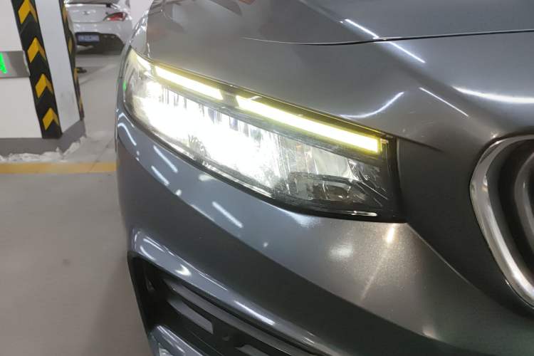 Used Geely Auto Preface 2021 2.0TD Luxury Version Right Front Headlight