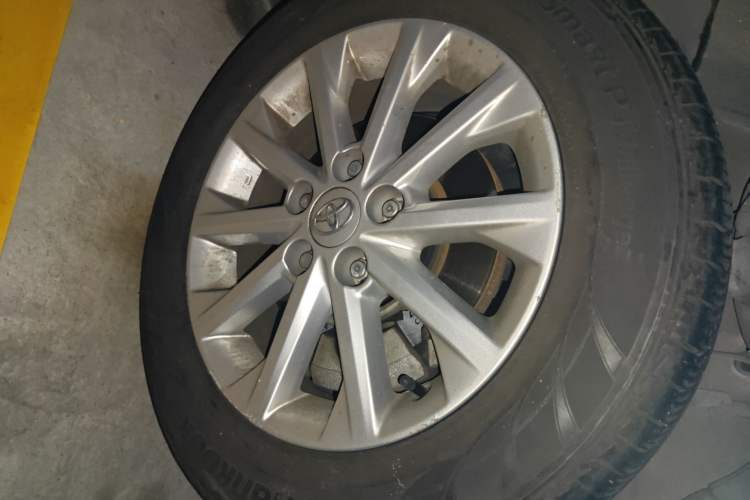 Used Toyota Camry 2013 2.5G Comfort Edition Right Front Wheel Hub