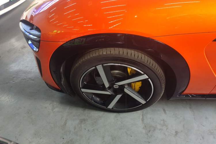 Used Xiaomi Auto YU7 2025 Ultra-Long Range High-Performance All-Wheel-Drive Max Edition Left Front Wheel Hub