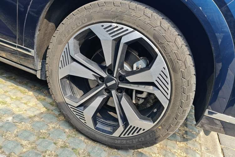 Used Wey Lanshan 2023 Four-Wheel Drive Ultra-Long Range Version Right Front Wheel Hub