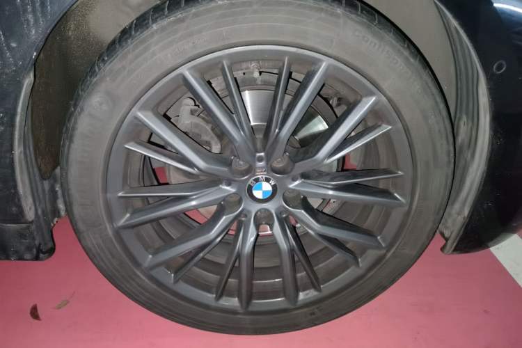 Used BMW 3 Series 2020 325Li M Sport Night Edition Package Right Front Wheel Hub