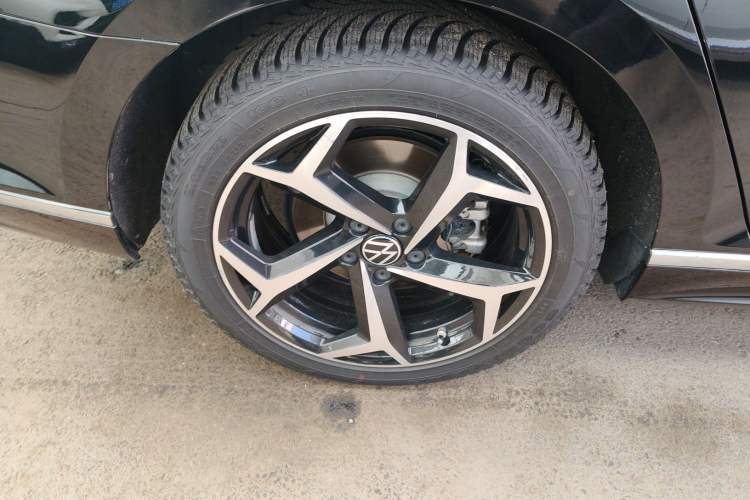 Used Volkswagen Magotan 2025 Revised Version Zhongxiang Edition 330TSI DSG Luxury Trim Exterior 5